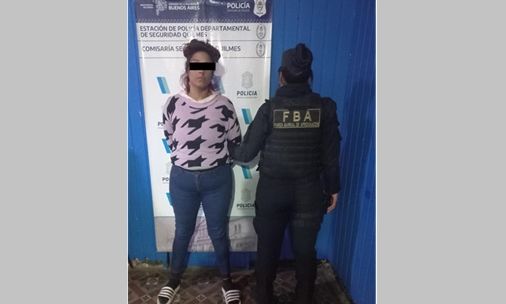 Quilmes – Una mujer en actitud hostil fue detenida en plena calle, tenía pedido de captura